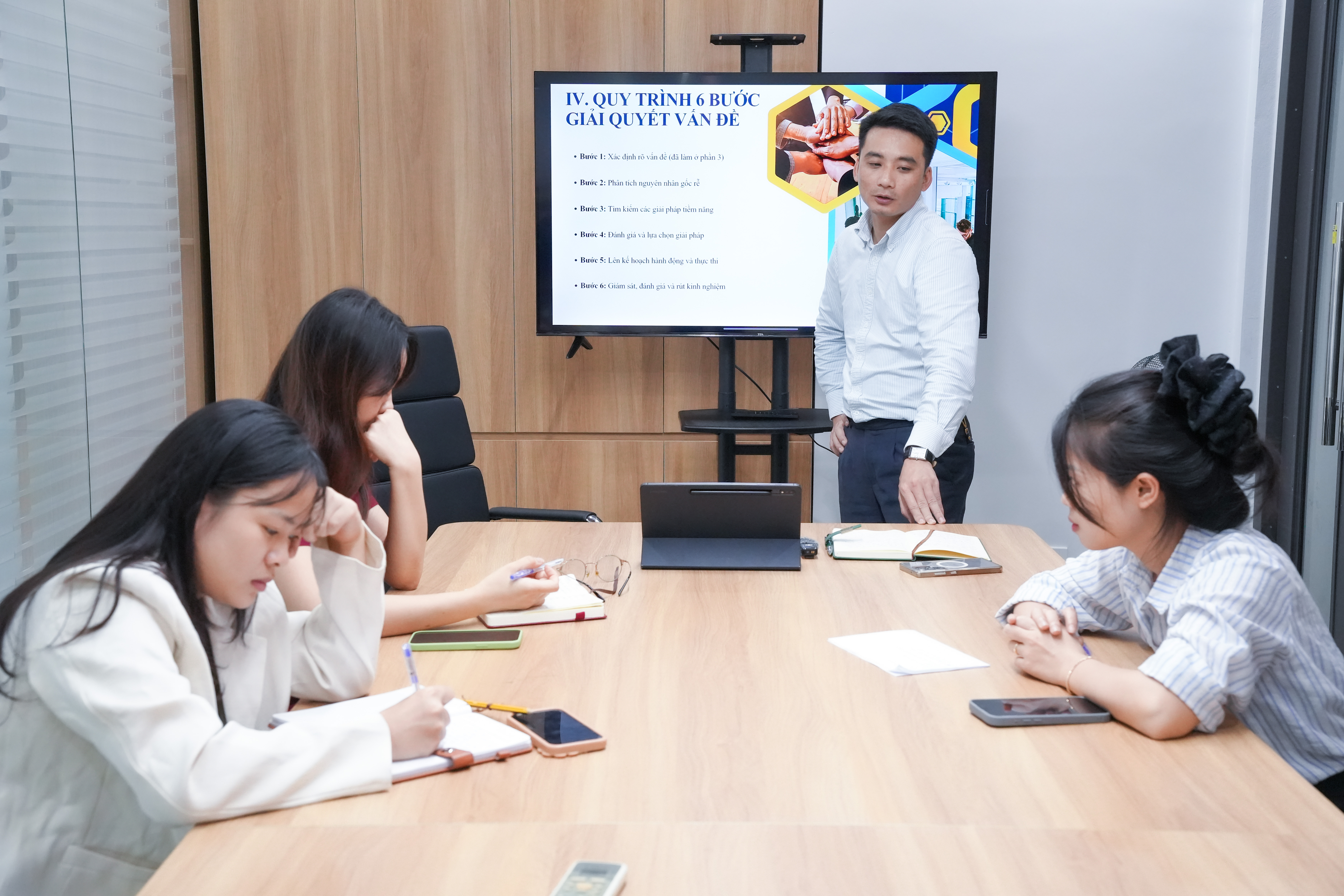 MẠNH ĐẠT ĐÀO TẠO NỘI BỘ: VĂN HÓA DOANH NGHIỆP & NĂNG LỰC GIẢI QUYẾT VẤN ĐỀ – BỨT PHÁ TỪ TƯ DUY ĐẾN HÀNH ĐỘNG